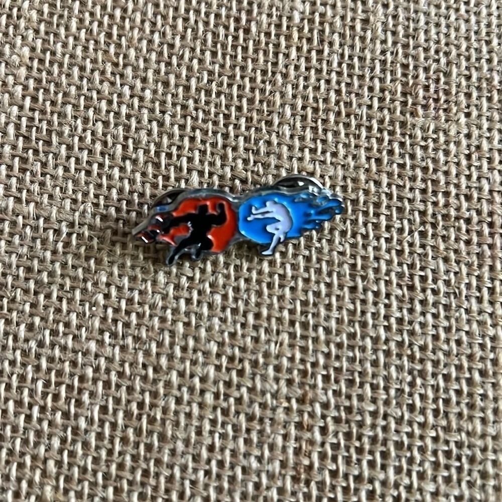 Showdown Red vs Blue - Enamel Pin Loot Crate NEW EXCLUSIVE #LOOTPINS